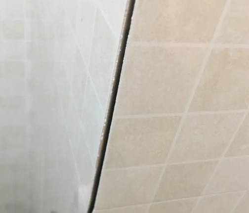 马鞍山瓷砖空鼓维修公司分享阳台瓷砖脱落的修复过程可以分为以下几个步骤